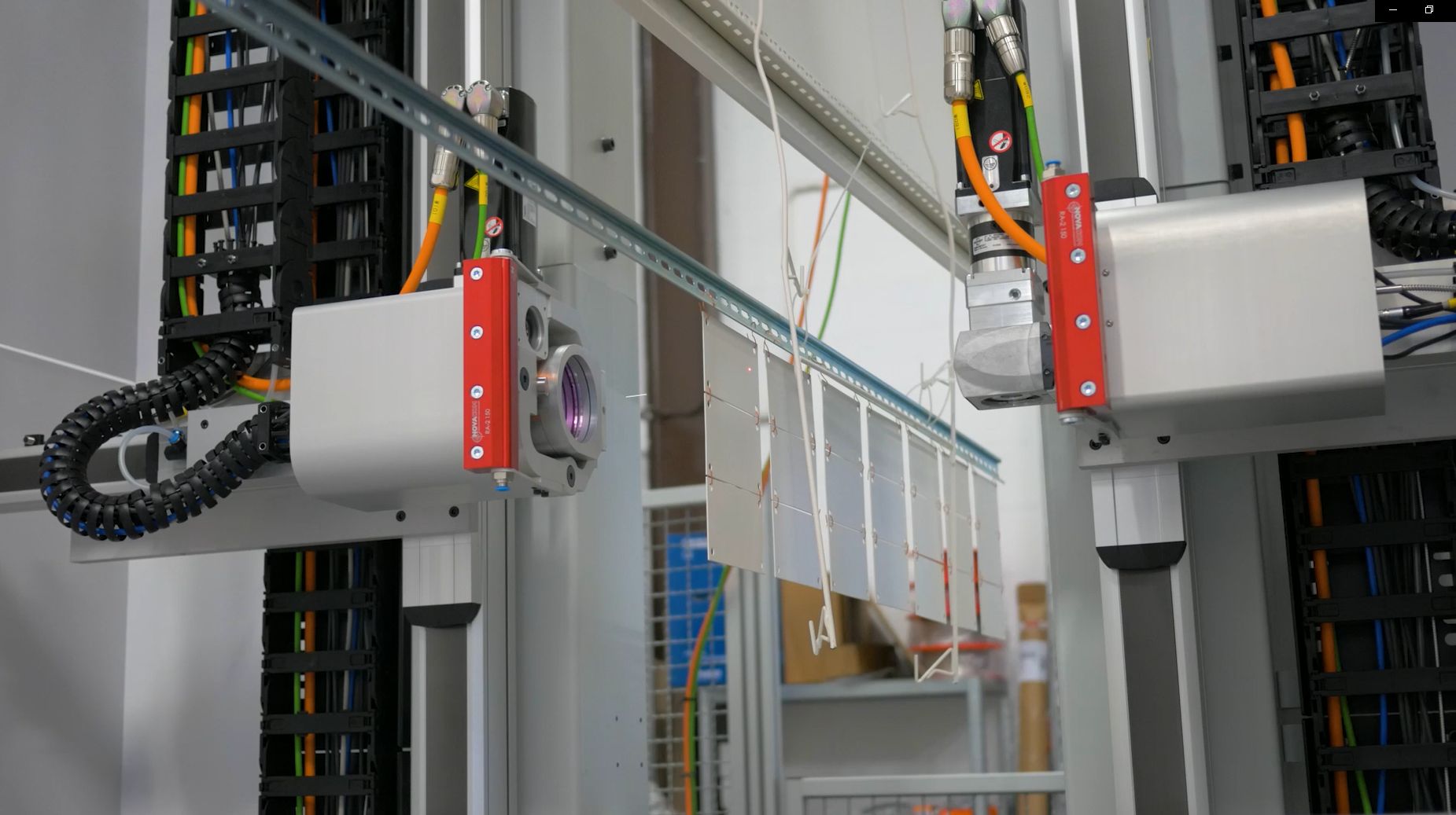 Kontaktlose Inline-Schichtdickenmessung für Pulver und Lacke