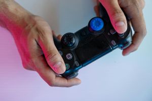 Kostenloses Stock Foto zu accessoire, blaue akzente, controller