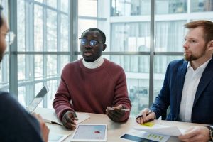 Kostenloses Stock Foto zu afrikanischer abstammung, arbeiten, arbeitsplatz