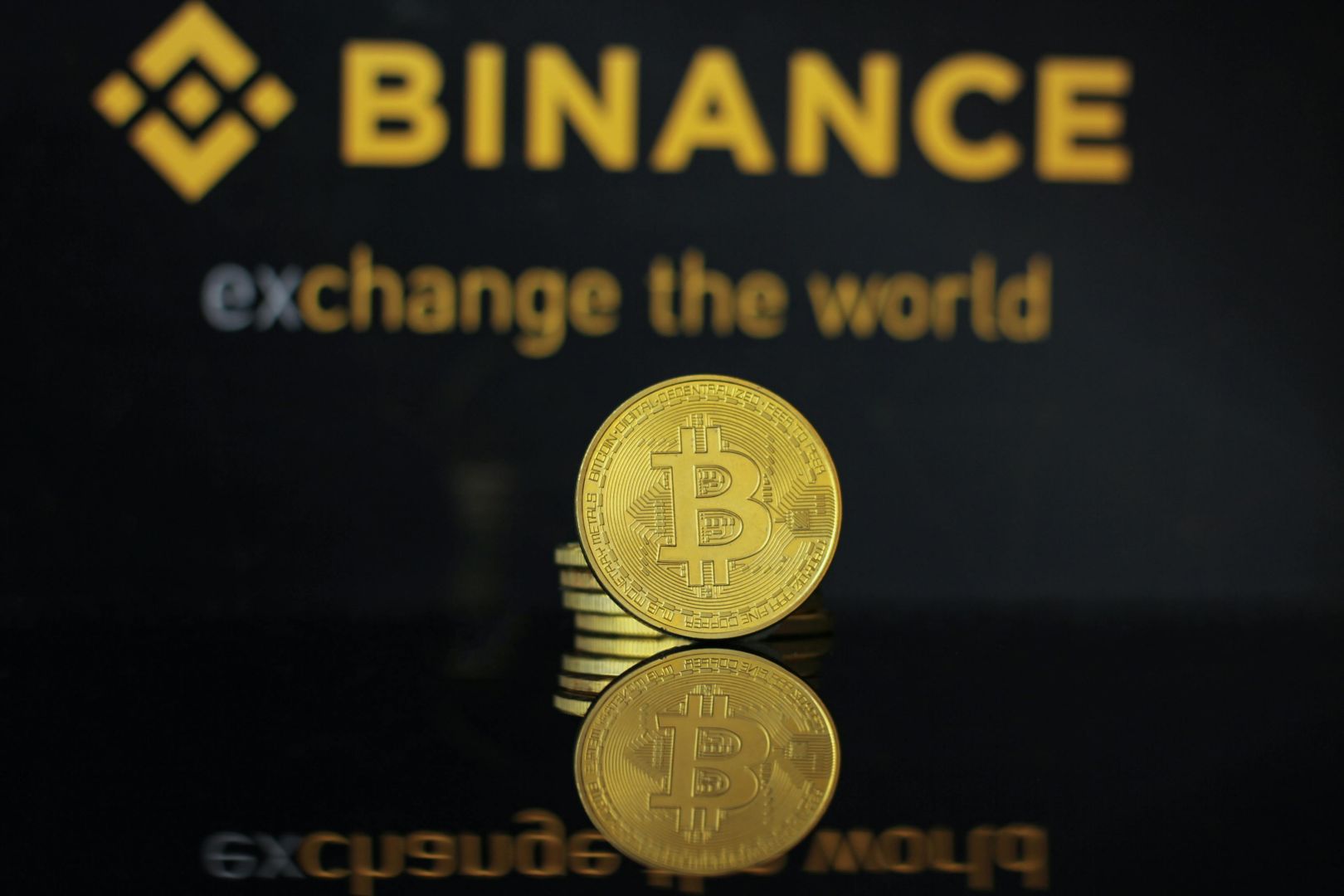 kostenloses stock foto zu anlagekonzept, binance-logo, bitcoin