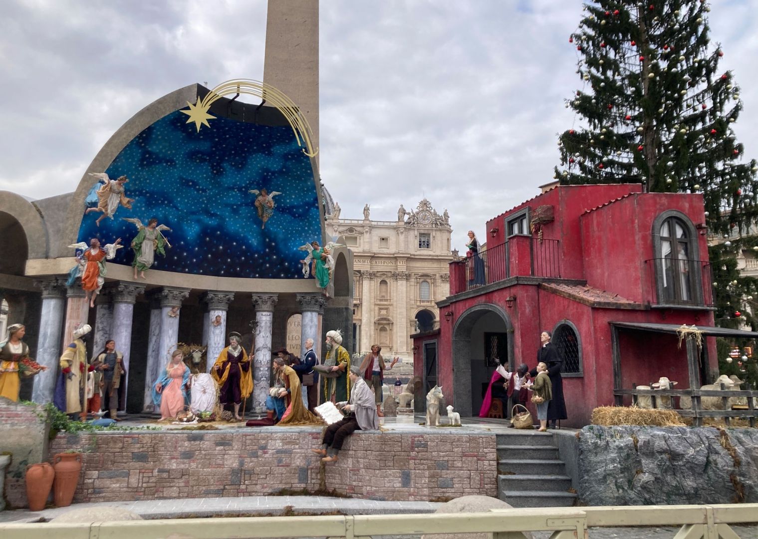 Krippe auf dem Petersplatz in Rom