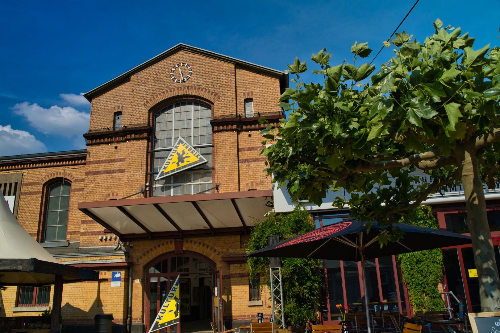 Kulturfabrik Krefeld und Reservix verlängern erfolgreiche Partnerschaft vorzeitig um weitere fünf Jahre