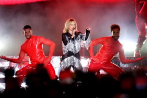 Kylie Minogue hat verraten, dass sie Selbstzweifel und äußere Erwartungen überwunden hat, und besteht darauf, dass sie sich nicht 'in eine Schublade stecken' lässt.