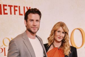 Laura Dern und Liam Hemsworth