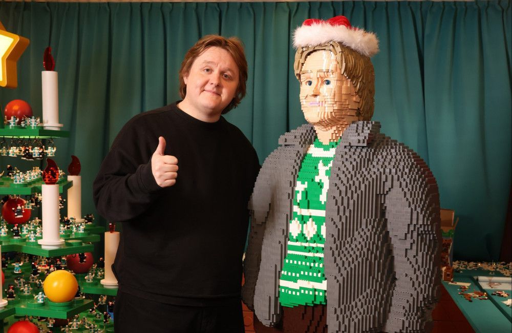 Lewis Capaldi wurde aus LEGO nachgebaut.