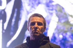 Liam Gallagher darf keine Instrumente mehr ins Publikum werfen.
