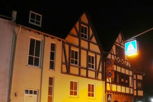 Lichtspektakel - Teile eines Meteoriten beschädigen Häuser