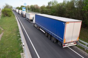 Lkw-Parkplätze auf Autobahn