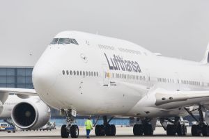 Lufthansa im Realitätstest: Allergikerprobleme und ein Promi-Sekt in der Economy