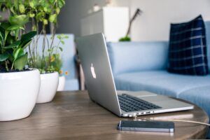 MacBook Pro mit OLED-Display soll Ende 2026 erscheinen