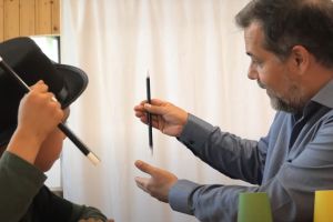 Magie auf Juist: Zauberworkshop mit Bodo Becker begeistert Kinder