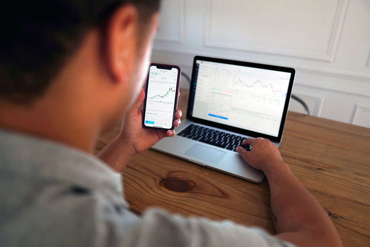 man, computer, stock trading, iphone, finance, day trading, wall street, finances, investor, money