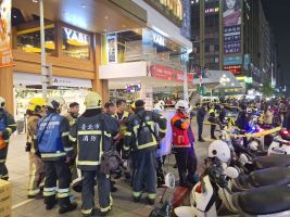 Mann greift Menschen in Taipeh an