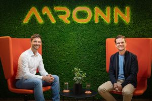 Maßgeschneiderte Lösungen für Sondermaschinenbau: Aaronn und Sonplas im Gespräch
