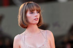 Maya Hawke kehrt mit einem neuen Album und einer umfangreichen Headliner-Tour zurück.