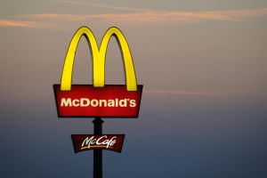 McDonald’s überzeugt mit solidem Wachstum – Aktie klettert im Dow Jones auf Platz 2