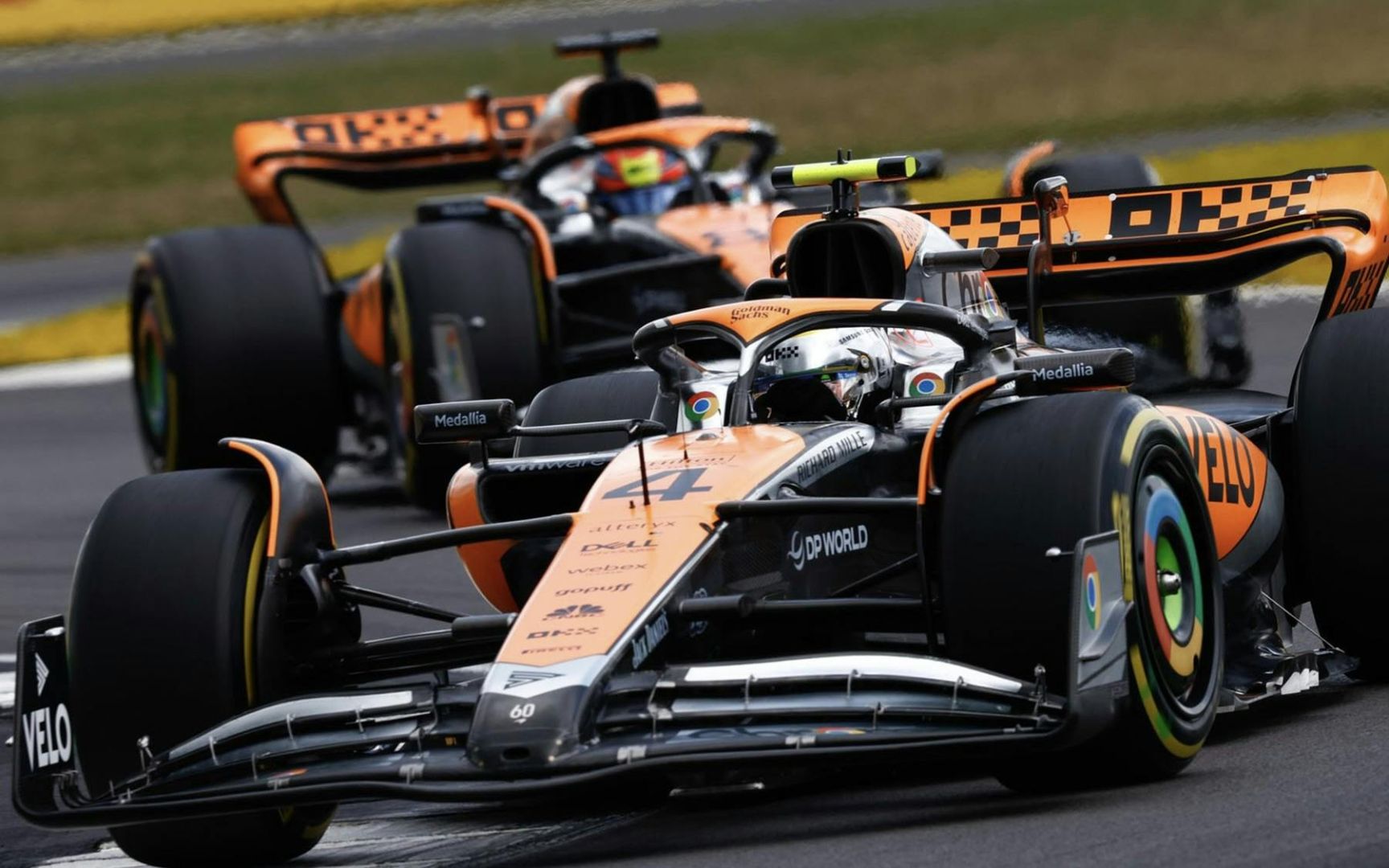 McLaren steigt auf über £3 Mrd. – Mumtalakat und CYVN kaufen Minderheitsinvestoren heraus