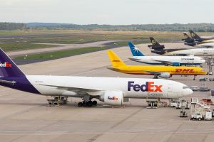 Mehr Gewinn, höhere Prognose: Warum FedEx Anleger überzeugt