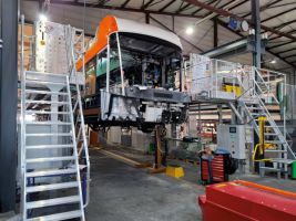 Mehr Sicherheit und Effizienz in der Busproduktion: Dacharbeitsstände für die HESS AG