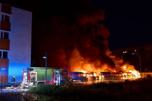 Mehrere Transporter in Berlin ausgebrannt