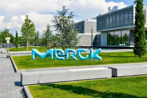 Merck-Aktie im Fokus: JP Morgan bleibt optimistisch – Kursziel 155 Euro