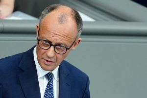 Merz setzt im Bundestag klare Kante