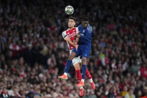 Mikel Merino und Ousmane Dembele (r)