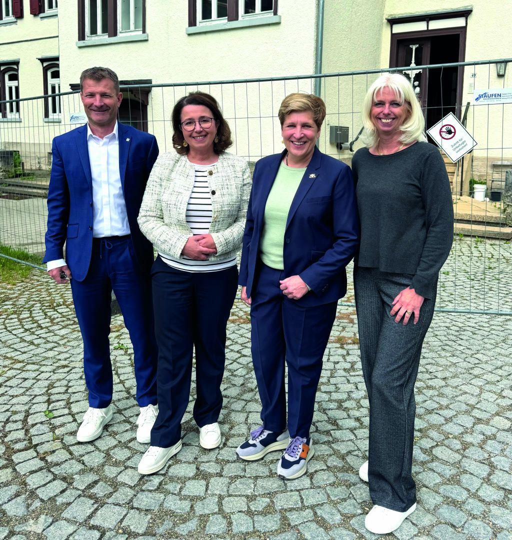 Ministerin Nicole Razavi MdL zu Gast auf dem Lebenscampus Freihof
