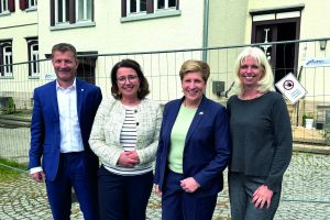 Ministerin Nicole Razavi MdL zu Gast auf dem Lebenscampus Freihof
