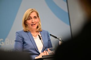 Ministerin Warken zur Finanzreform der gesetzlichen Krankenkasse