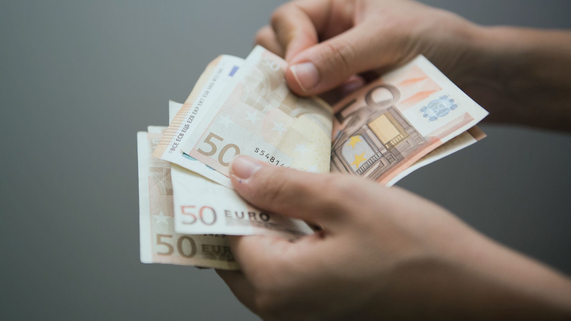 Mit 50 Euro anfangen, in 10 Minuten investieren – die Praxis-Formel für Ihren Aktienstart