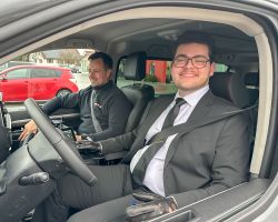 Mit Joystick und Stil in die mobile Freiheit – ein Moment, der bewegt