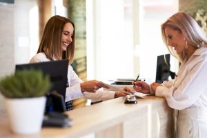 Moderne Hotellerie » reibungsloser Betrieb gelingt mit einer guten Personaleinsatzplanung von ISGUS