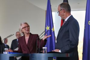 Monika Schnitzer und Friedrich Merz (Archiv)