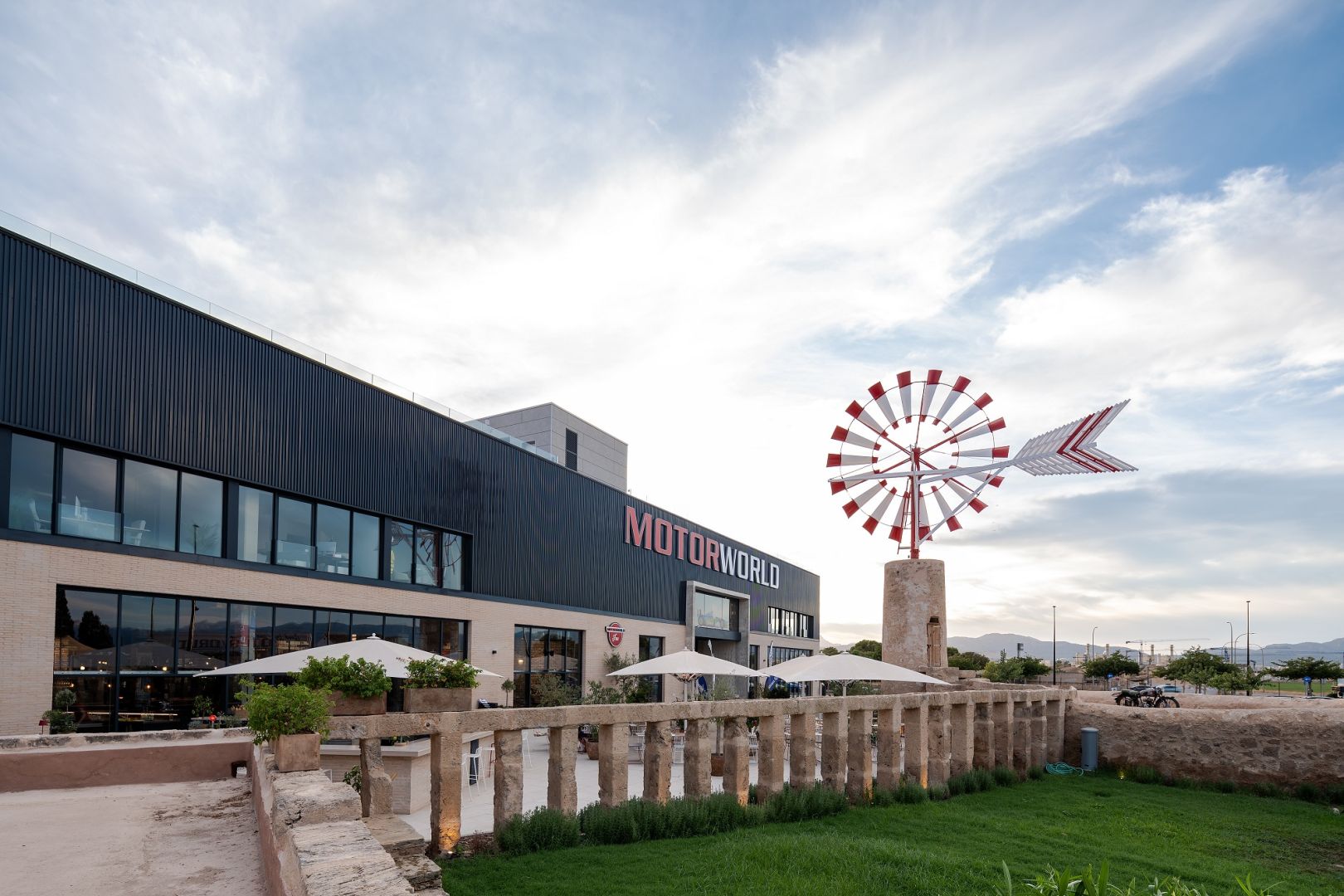 Motorworld Mallorca – Exklusives Automobil-Erlebnis mit innovativen WÖHR Parksystemen