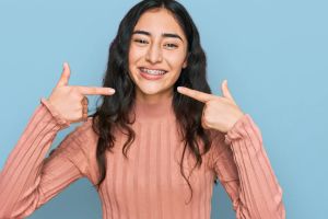 Mundgeruch in der Pubertät: Ursachen verstehen und richtig handeln