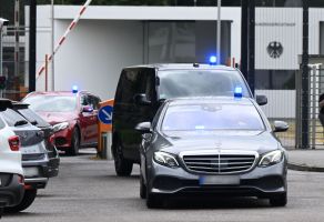 Mutmaßliche rechte Terrorzelle: Junge Männer festgenommen
