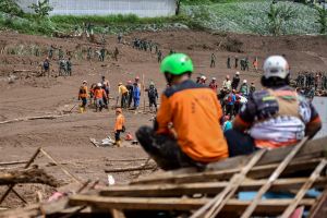 Nach dem Erdrutsch in Indonesien