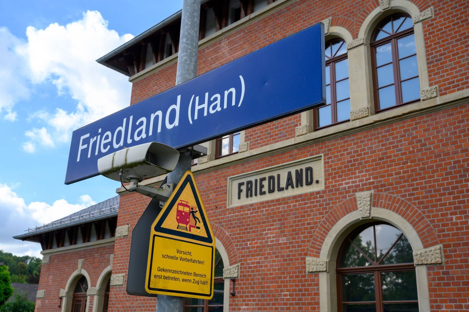 Nach Tod einer 16-Jährigen am Bahnhof Friedland