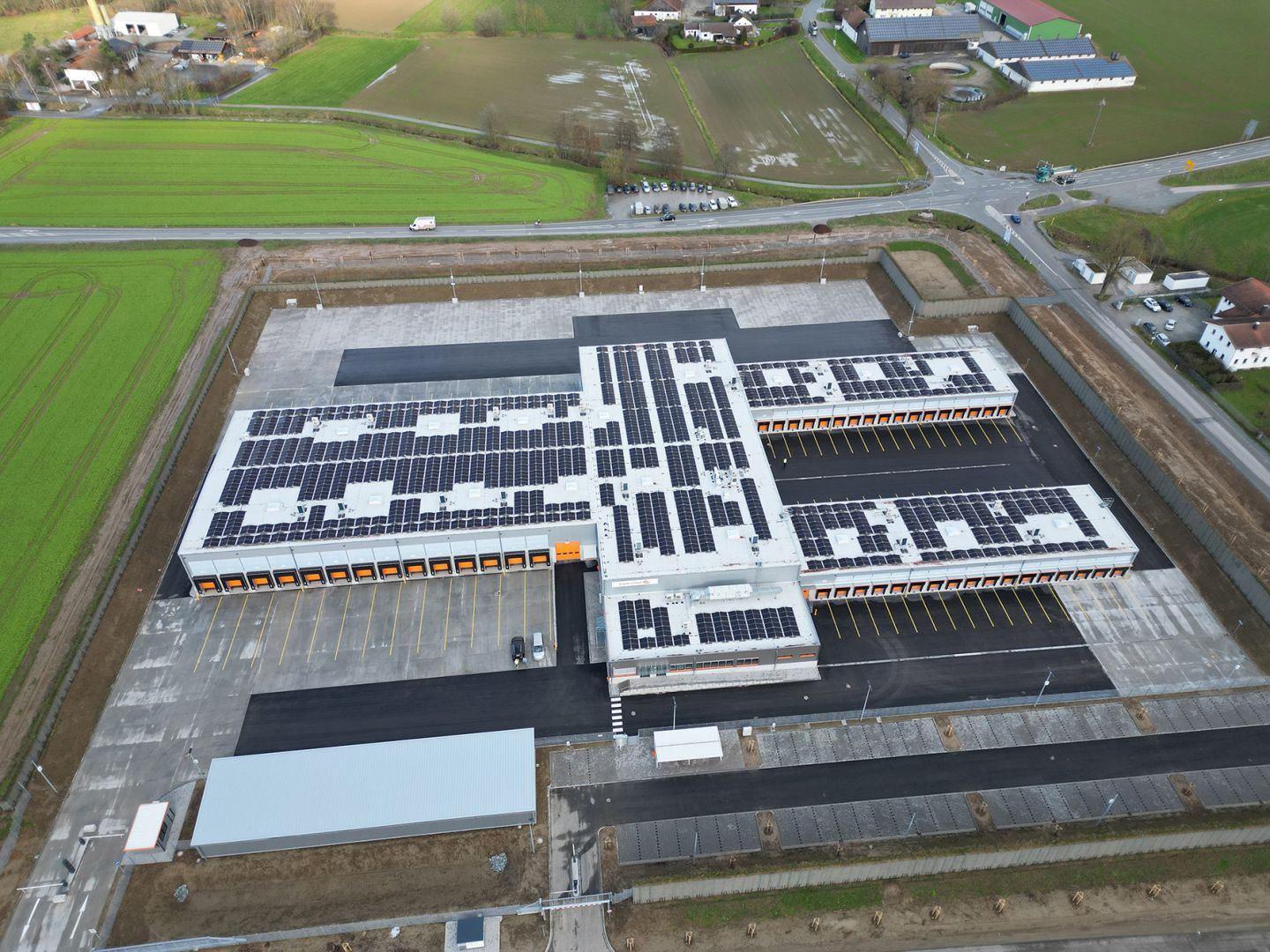 Nachhaltig und ausfallsicher: trans-o-flex nimmt neuen Standort in Bayern in Betrieb