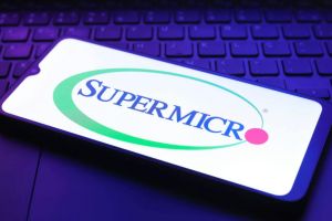 Neue KI-Fabriken sollen Wachstum bringen, doch Margen bremsen Super Micro