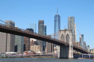 New Yorks Brooklyn Bridge wird 140
