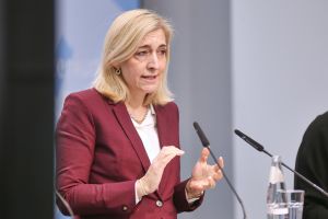 Nina Warken am 11.12.2025