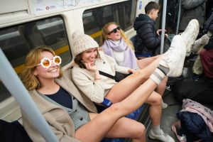 «No Trousers Tube Ride»: In London wird ohne Hose U-Bahn gefahren