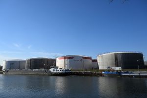 Öltanks am Rhein-Herne-Kanal