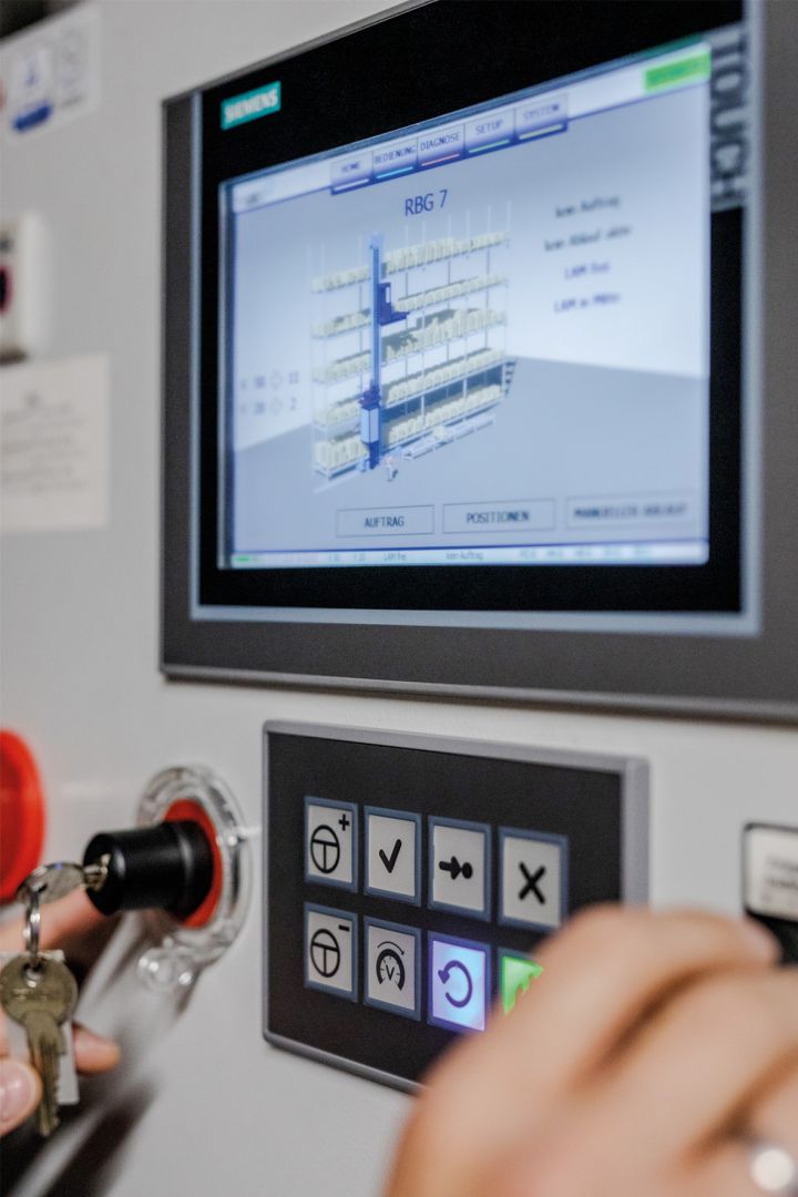 Optimale Leistungen rund um Regalbediengeräte und Fördertechnik