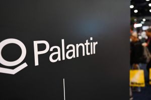 Palantir bleibt unter Strom – trotz millionenschwerer Verkäufe durch Cathie Wood
