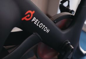 Peloton strukturiert Führung um – Fokus auf KI und Markenprofil in schwierigem Marktumfeld