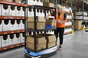 Performance Health verdoppelt die Effizienz der Auftragsabwicklung mit den autonomen mobilen Robotern von Ocado