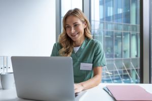 Pflegenotstand in der ambulanten Pflege: Warum digitale Lösungen Pflicht sind